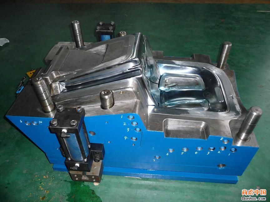China High Precision Professional Plastic Injection Mould for Car Part (WBM-2012074)