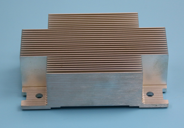 Aluminum Heat Sink Made by Extruding with CNC Machining 15106