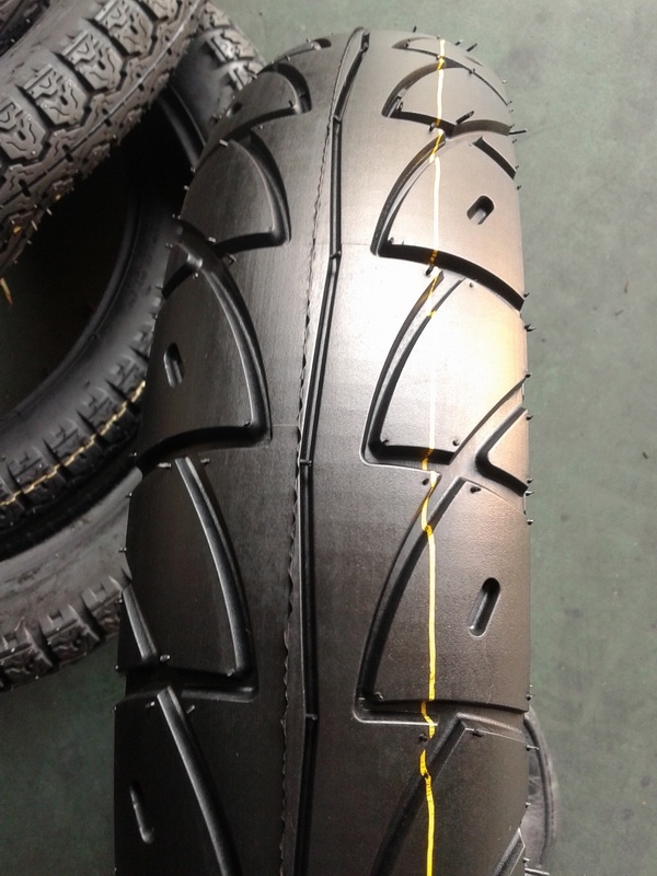 New Mould 100/70-18 Motorcycle Tyre