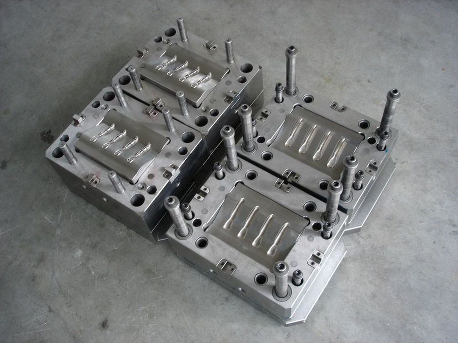 Dual-Color Rotate Mould
