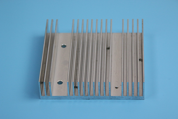 Aluminum Heatsink Made by Extruding with CNC Machining