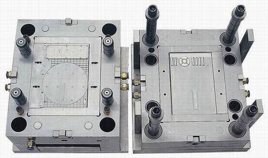Pin Point Gate To Sub-Marine Gate Mold