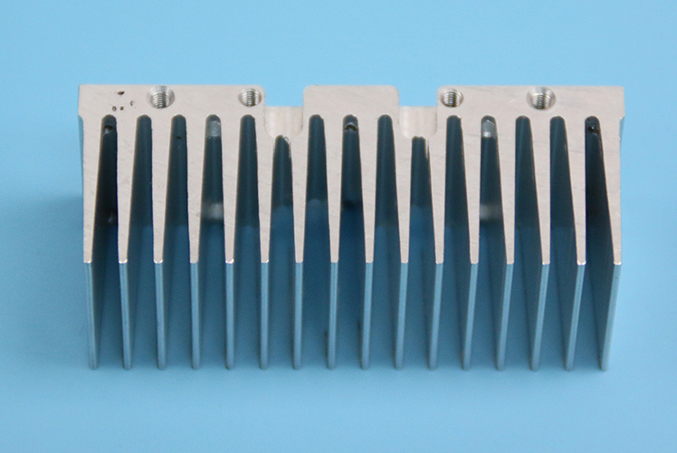 Aluminum Heat Sink Made by Extruding with CNC Machining 15102