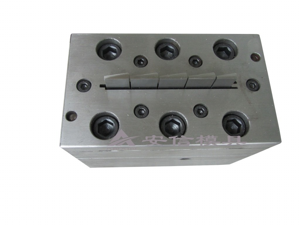 Decorate Line Plastic Extrusion Mould (AX-232)