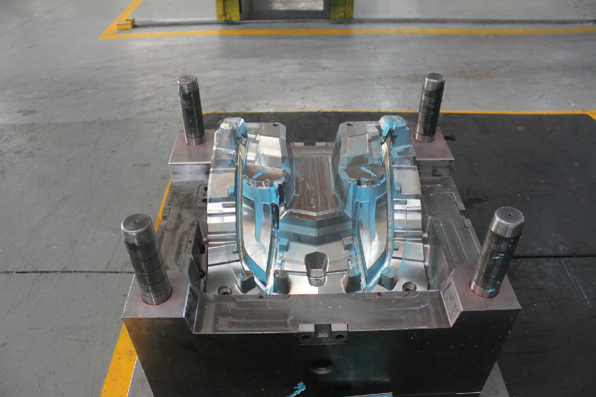 Injection Mold for Trimming Part of Headlamp. 2 Cavity. No. 4275