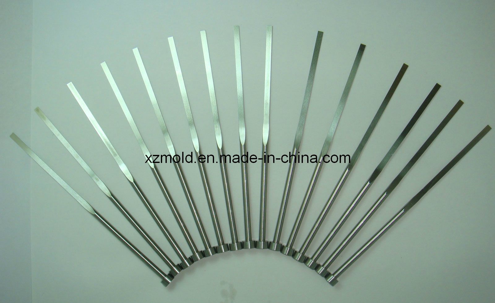 Customized Straight/Step/Flat Ejector Pin/Sleeve