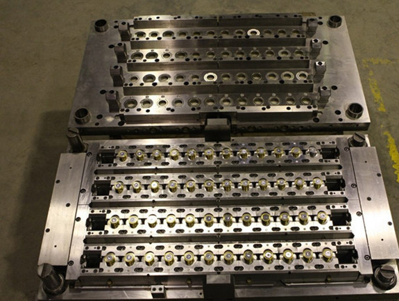 Multi-Cavities Plastic Mould