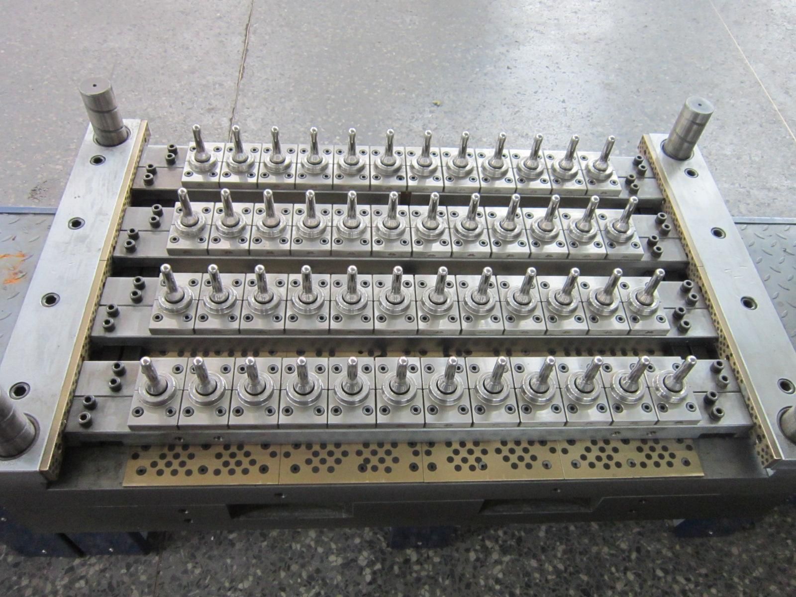 Hot Runner Pet Preform Injection Mould