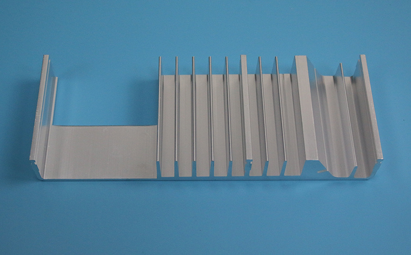 Aluminum Heat Sink Made by Extruding with CNC Machining 15107