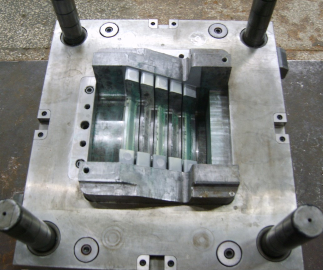 Plastic Mould (HRB-853)