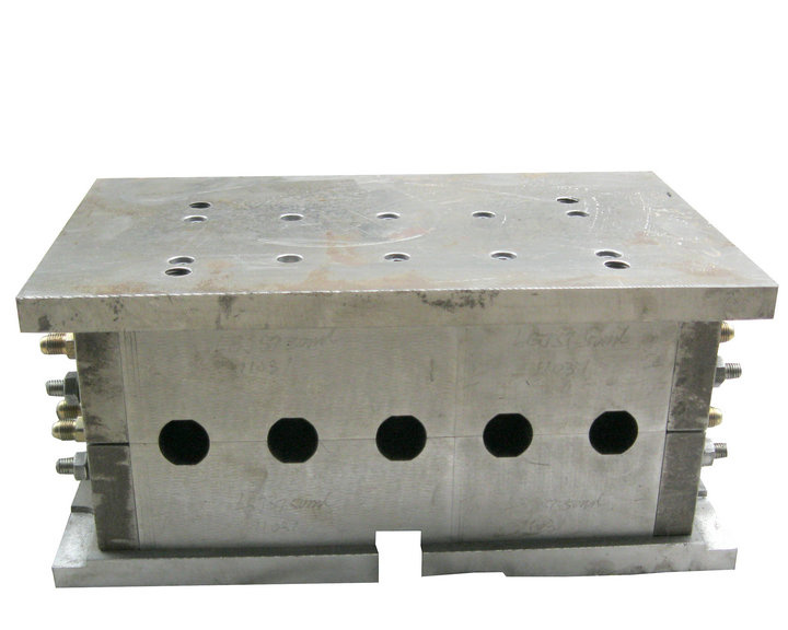 Five Cavities Blow Mold (PM-P1)